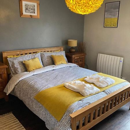 Top Floor At Cantref House Brecon Esterno foto