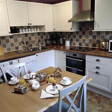 Top Floor At Cantref House Brecon Esterno foto