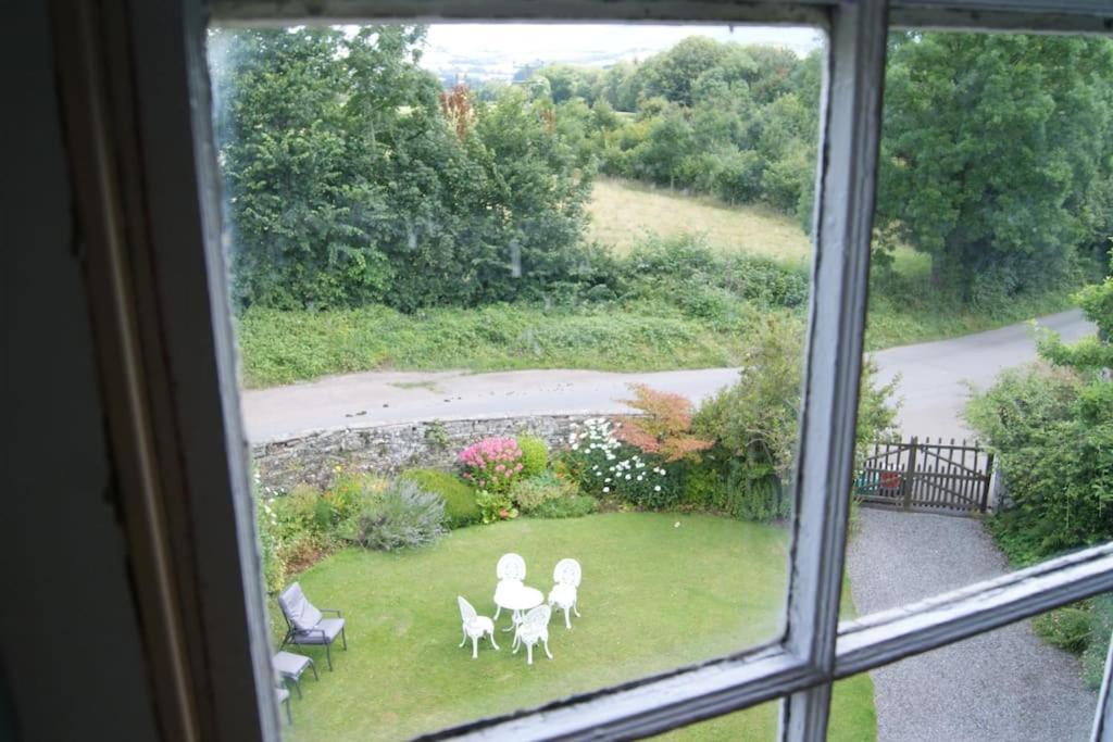 Top Floor At Cantref House Brecon Esterno foto