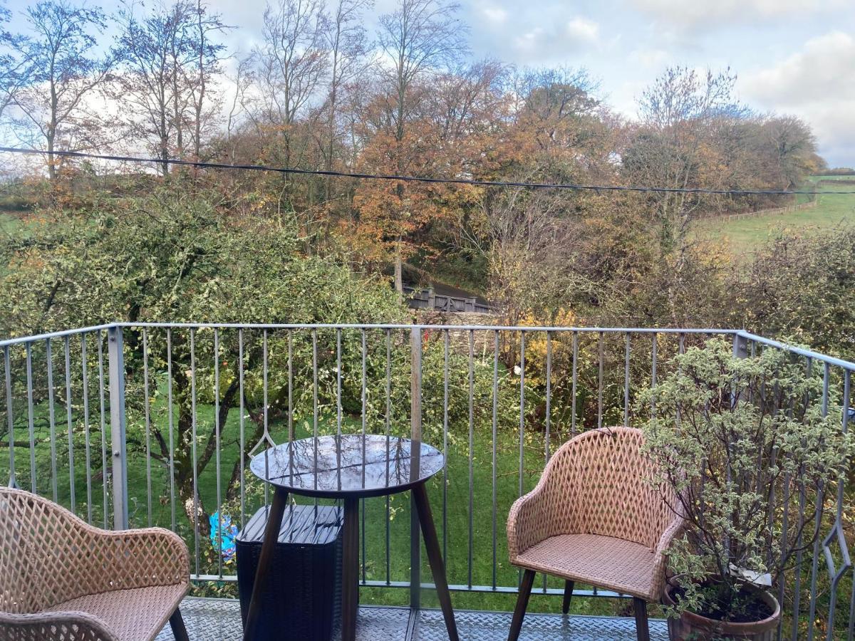 Top Floor At Cantref House Brecon Esterno foto