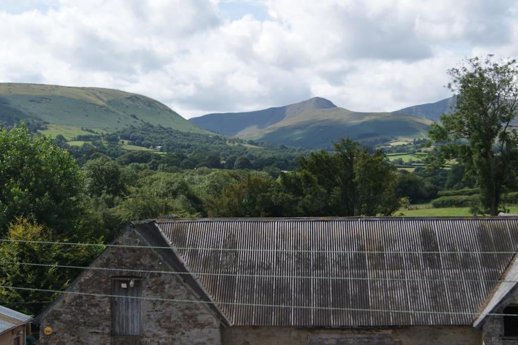 Top Floor At Cantref House Brecon Esterno foto