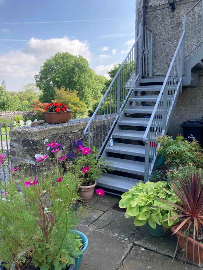 Top Floor At Cantref House Brecon Esterno foto