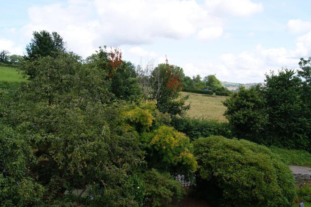 Top Floor At Cantref House Brecon Esterno foto